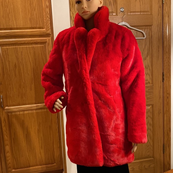Apparis - scarlet red luxurious, faux fur coat with notched collar and pockets - Picture 2 of 16